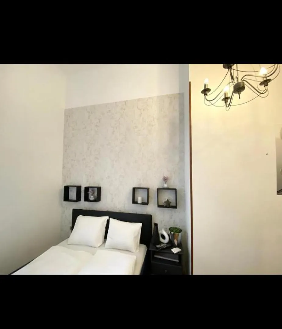 Spring Roses Downtown Boutique Hotel - All Budapest 0*,