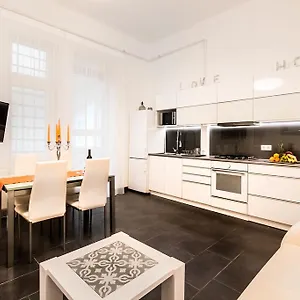 Modern Centre Apartment